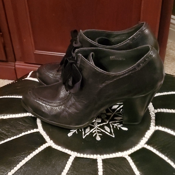 Born Black Leather Shoe Booties - Picture 3 of 6
